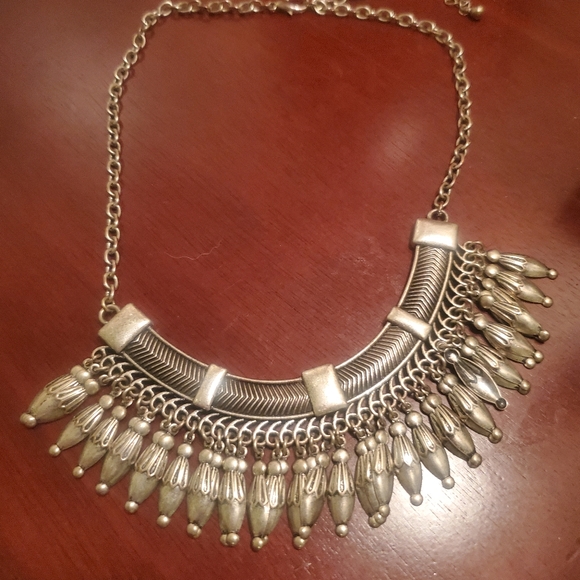 Metal and black bib necklace - Picture 9 of 9